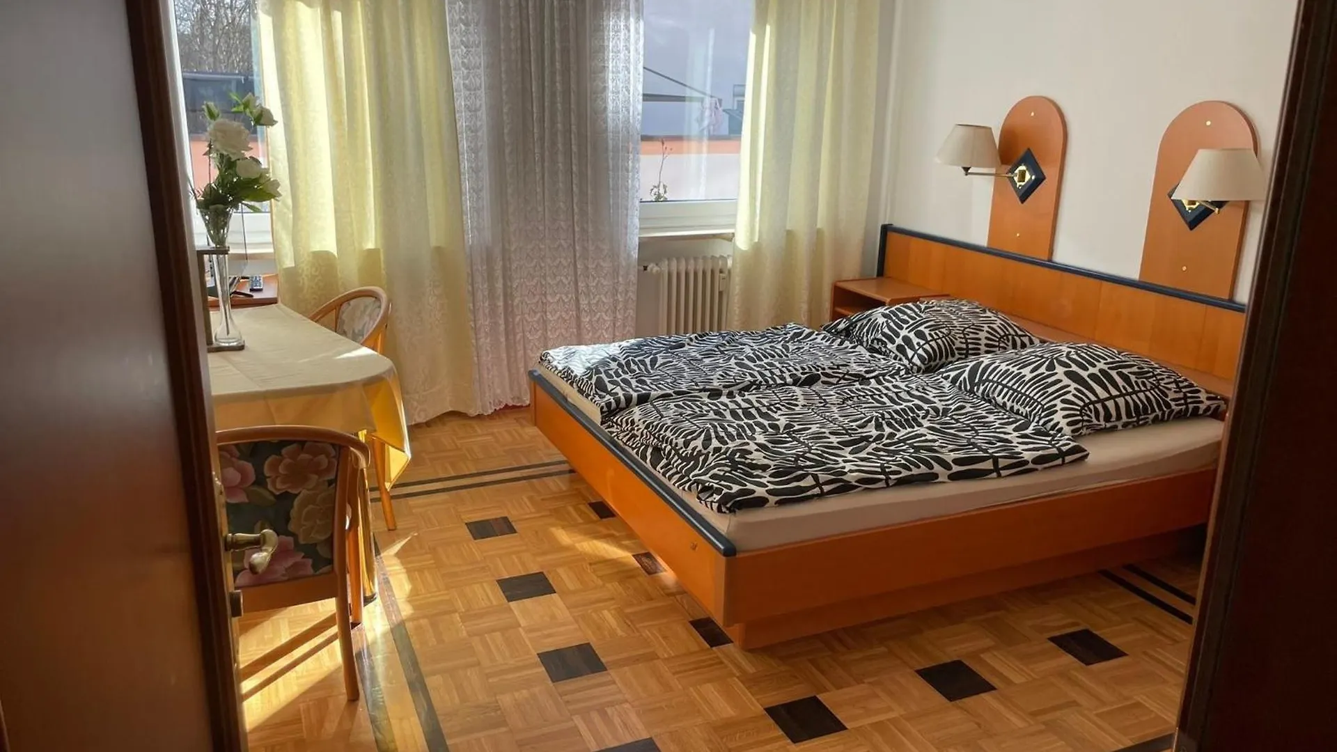 נירנברג Pension Doppelbett Zimmer 12