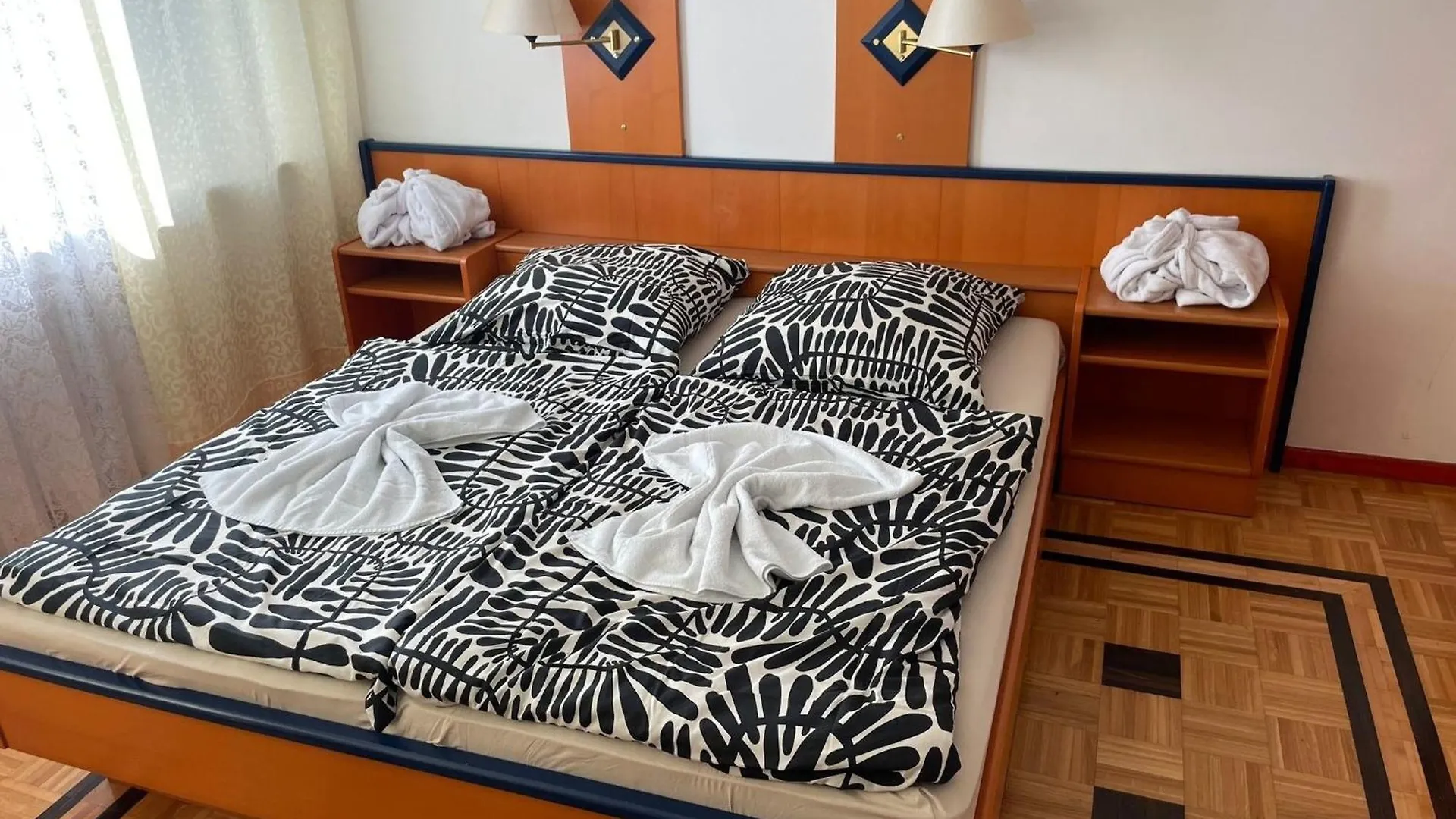 נירנברג Pension Doppelbett Zimmer 12 דירה