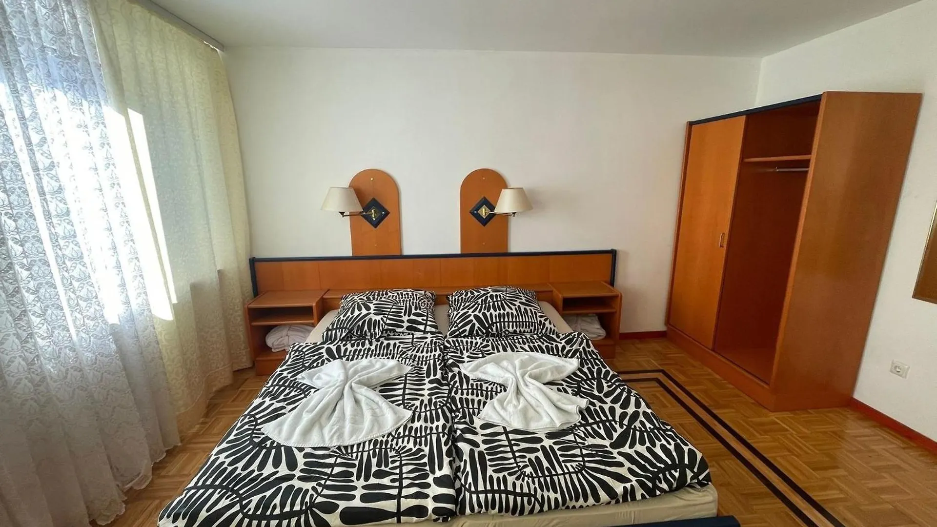 נירנברג Pension Doppelbett Zimmer 12