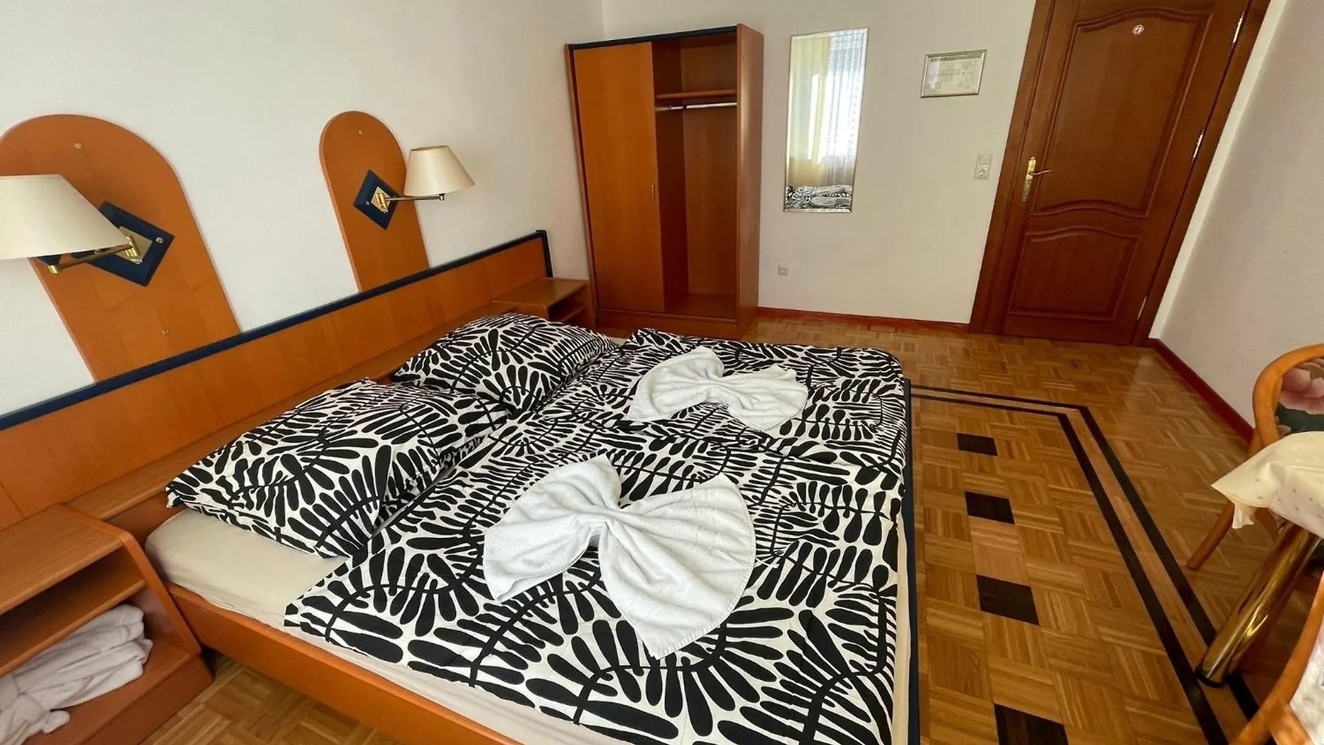 Pension Doppelbett Zimmer 12 Nuremberg